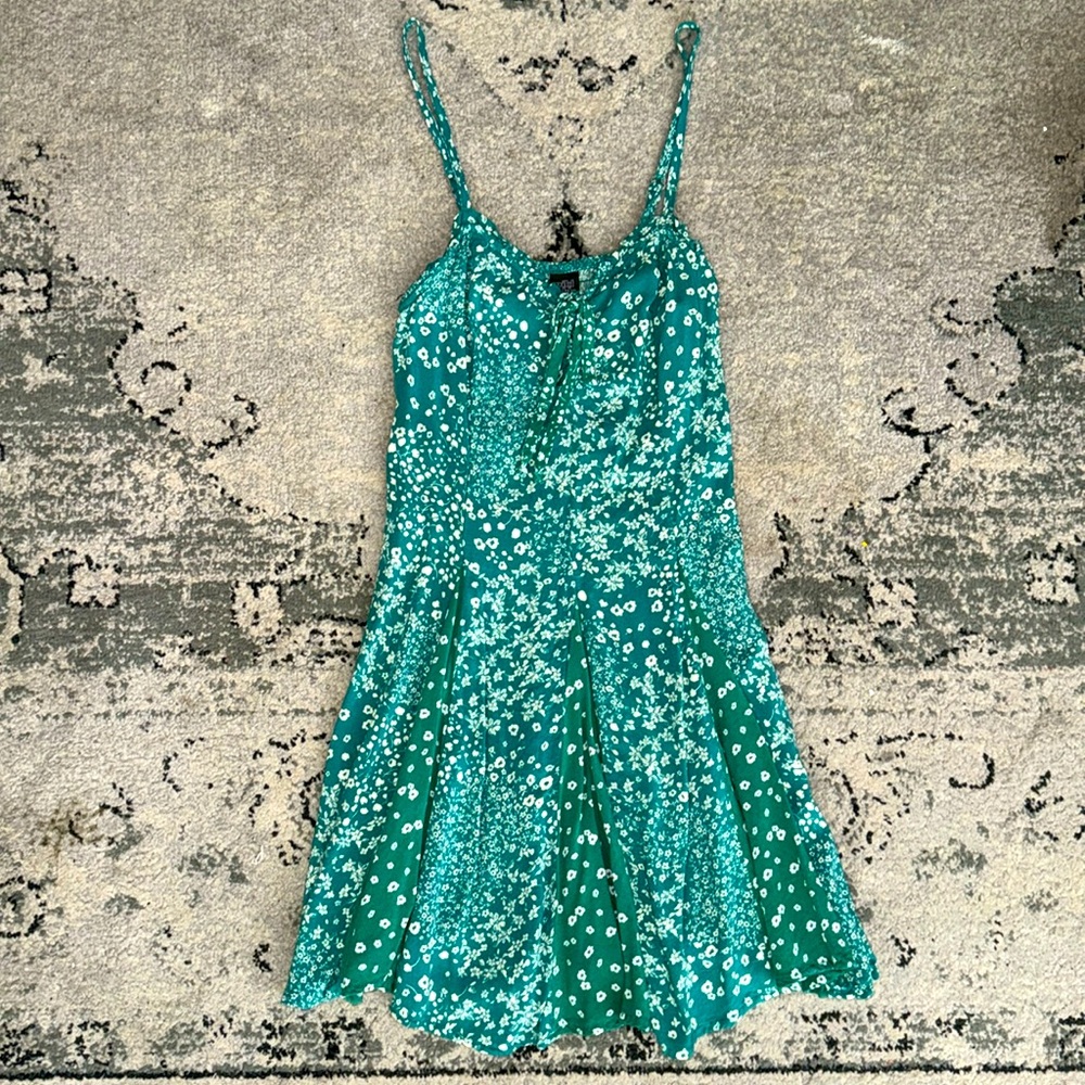 Green floral mini